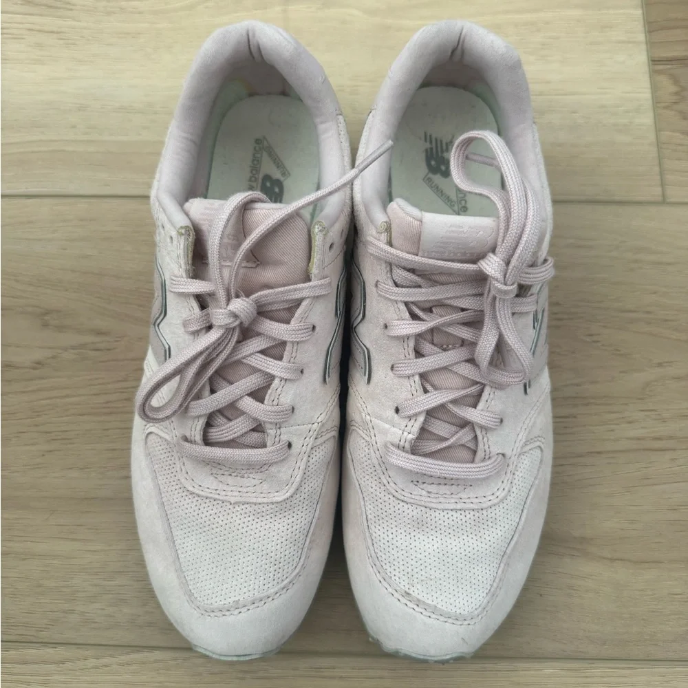 New Balance Women's Light Pink 696 Sneakers Athletic Suede Shoes 9 Everyday